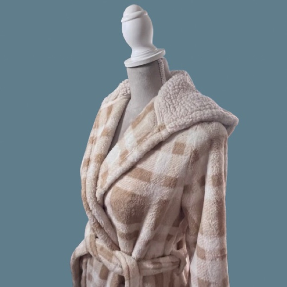 L.L. Bean “Wicked Plush” Hooded Robe - Picture 6 of 9